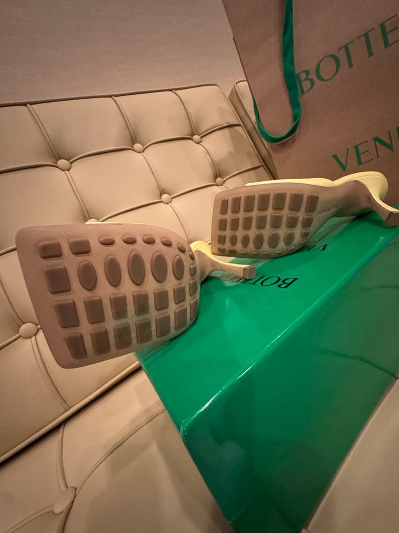 BOTTEGA VENETA イエローミュール