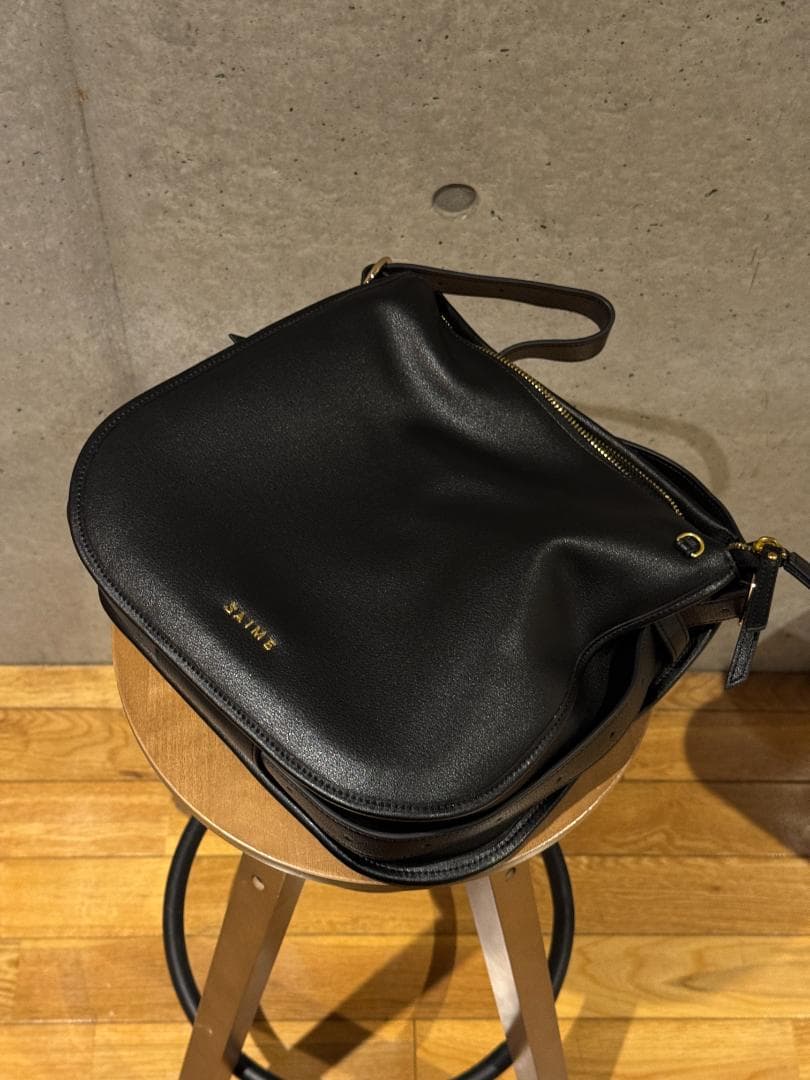 SAIME ブラック ショルダーバッグ