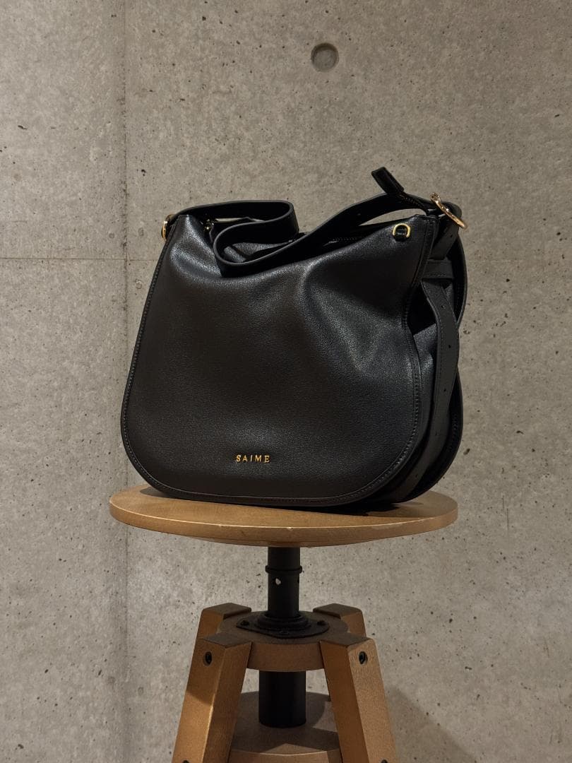 SAIME ブラック ショルダーバッグ