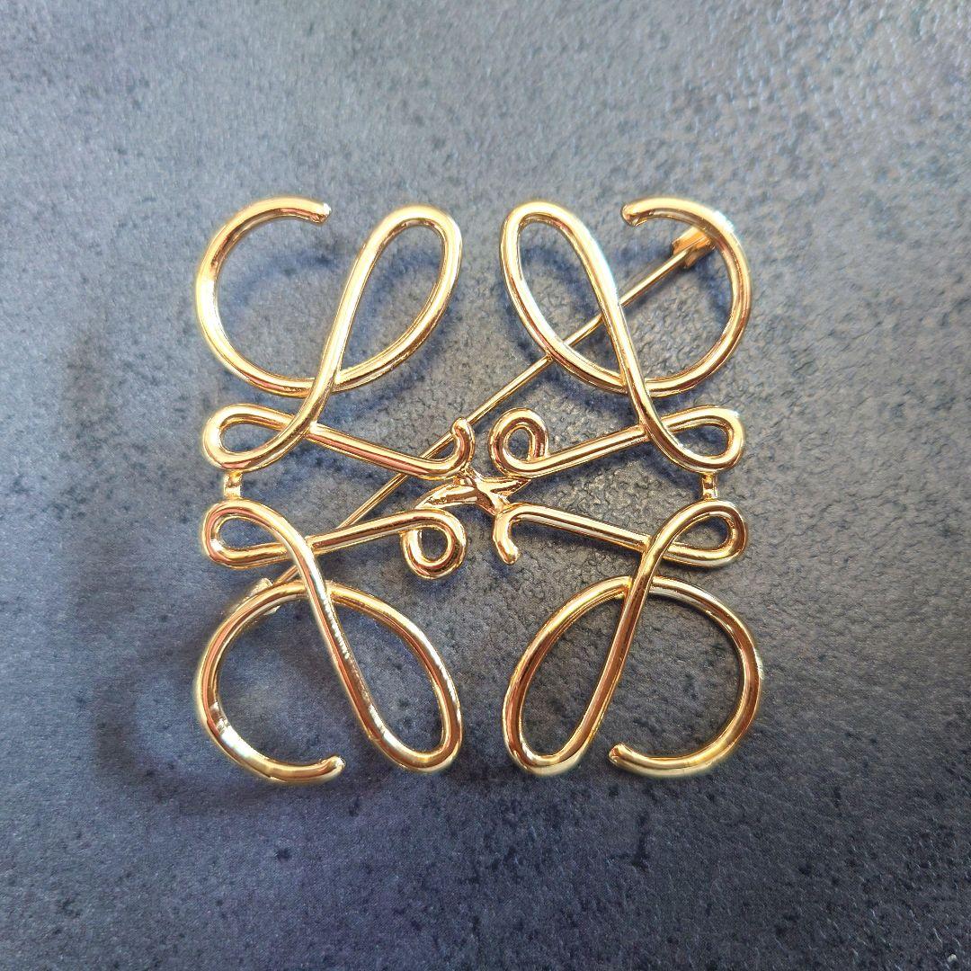 【新品未使用】LOEWE ブローチ ゴールド