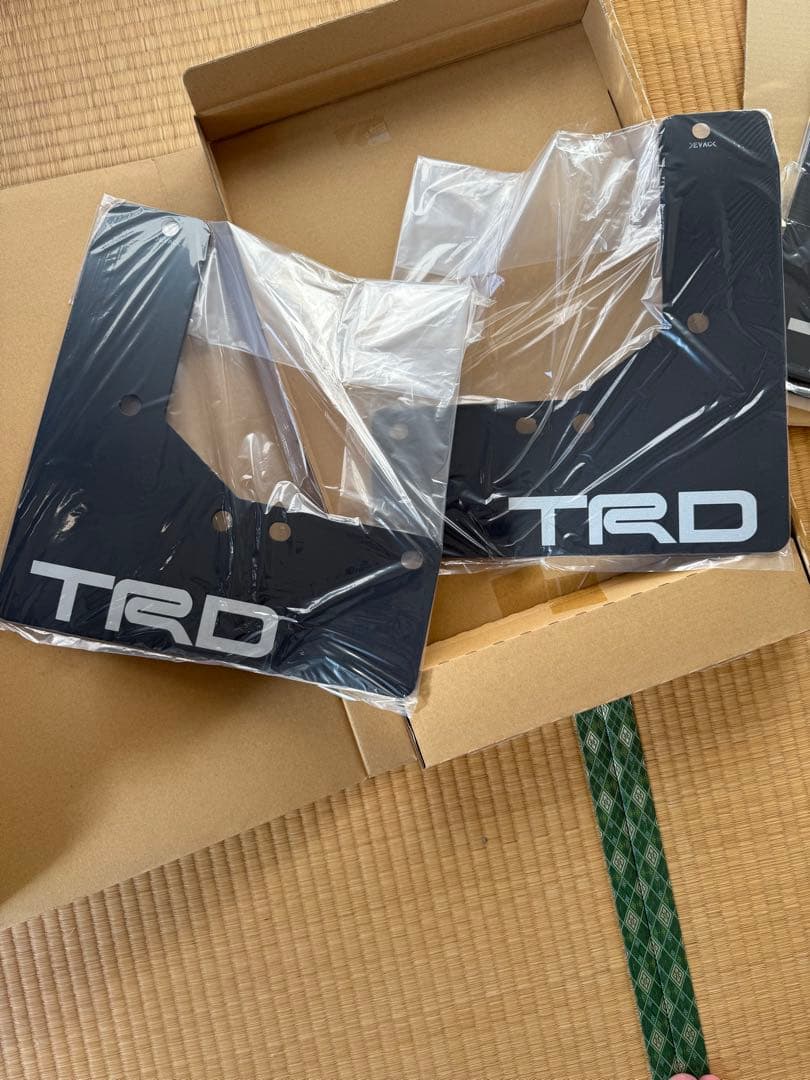 よちふみTRD ブラック マッドフラップ