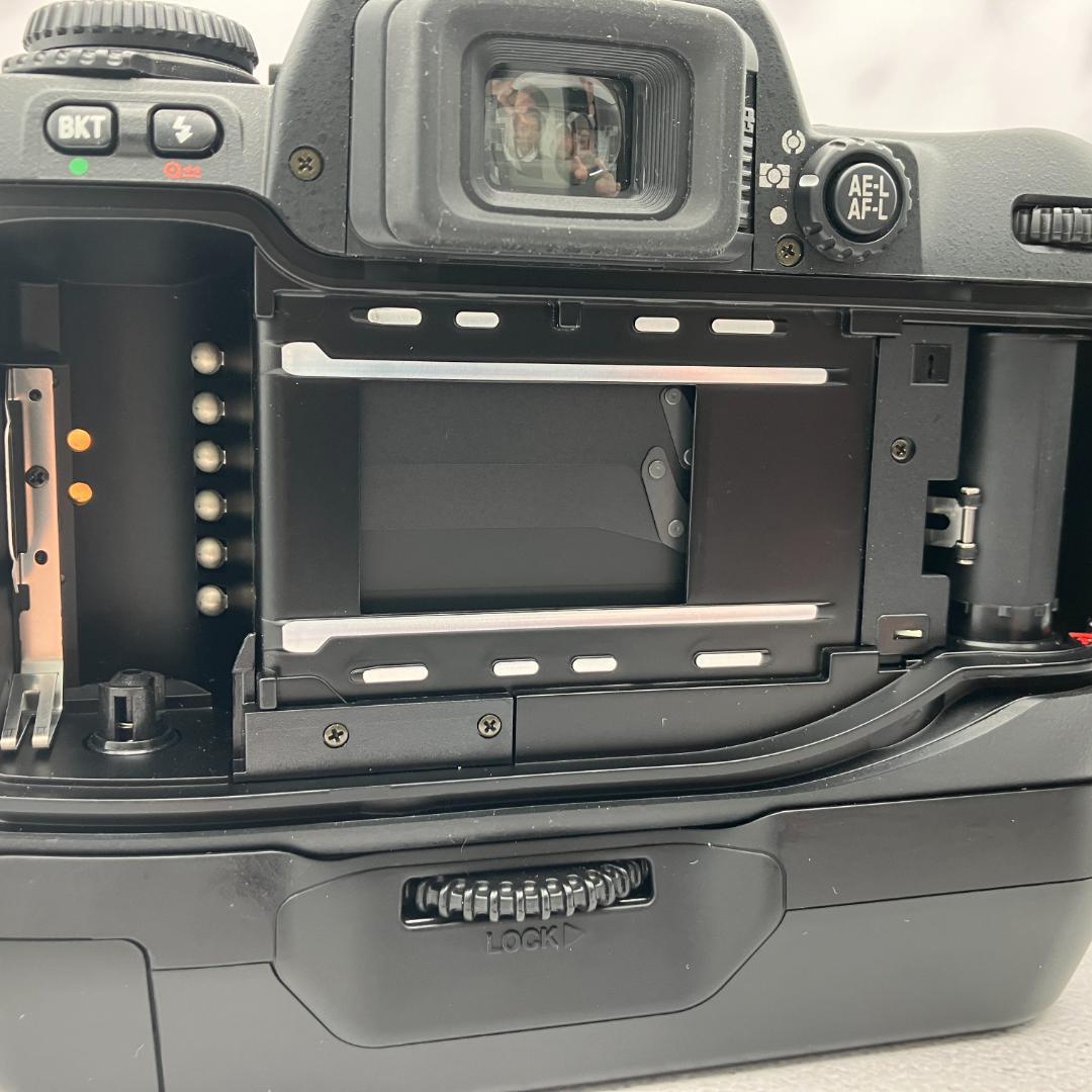 Nikon F80 ボディ MB-16 フィルムカメラ 訳あり品