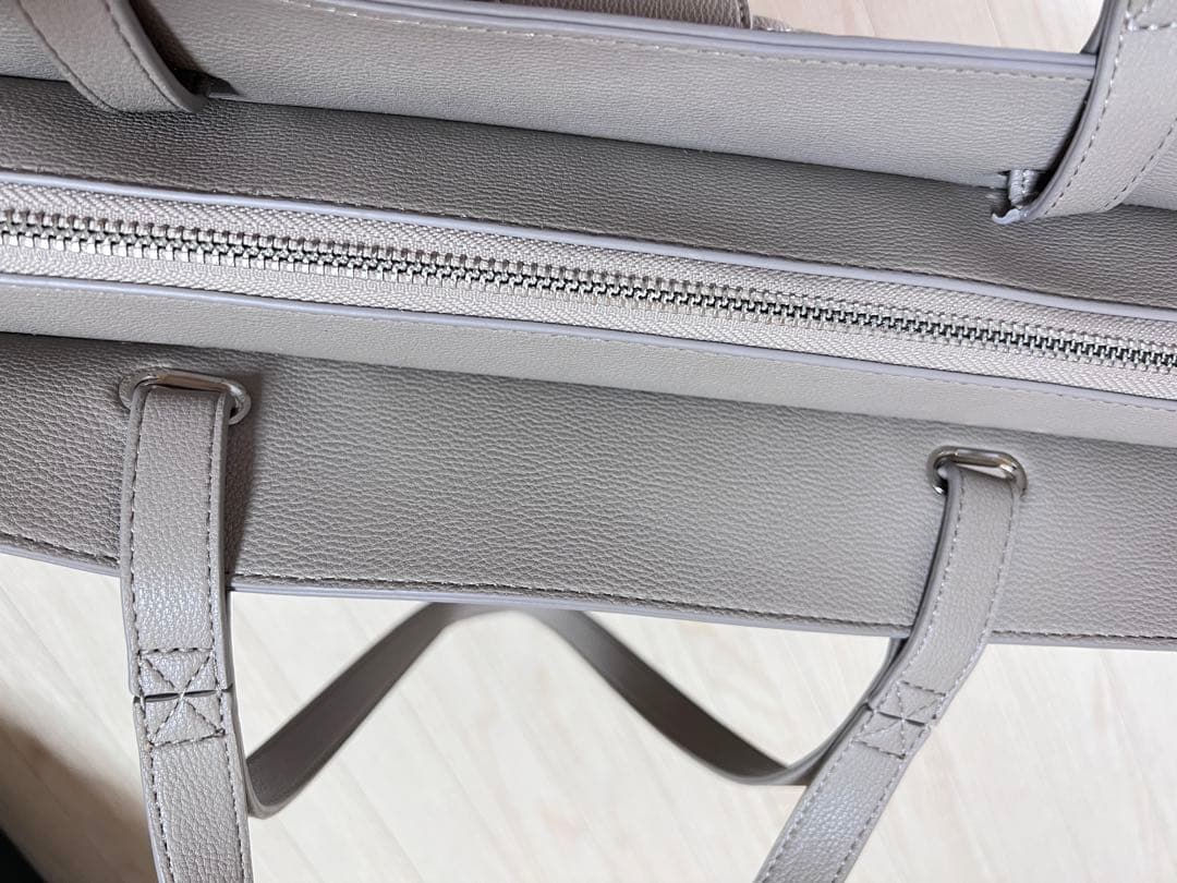 Riu Synthetic leather tote bag ベージュ