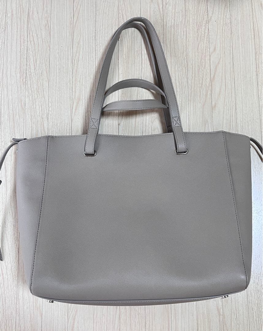 Riu Synthetic leather tote bag ベージュ