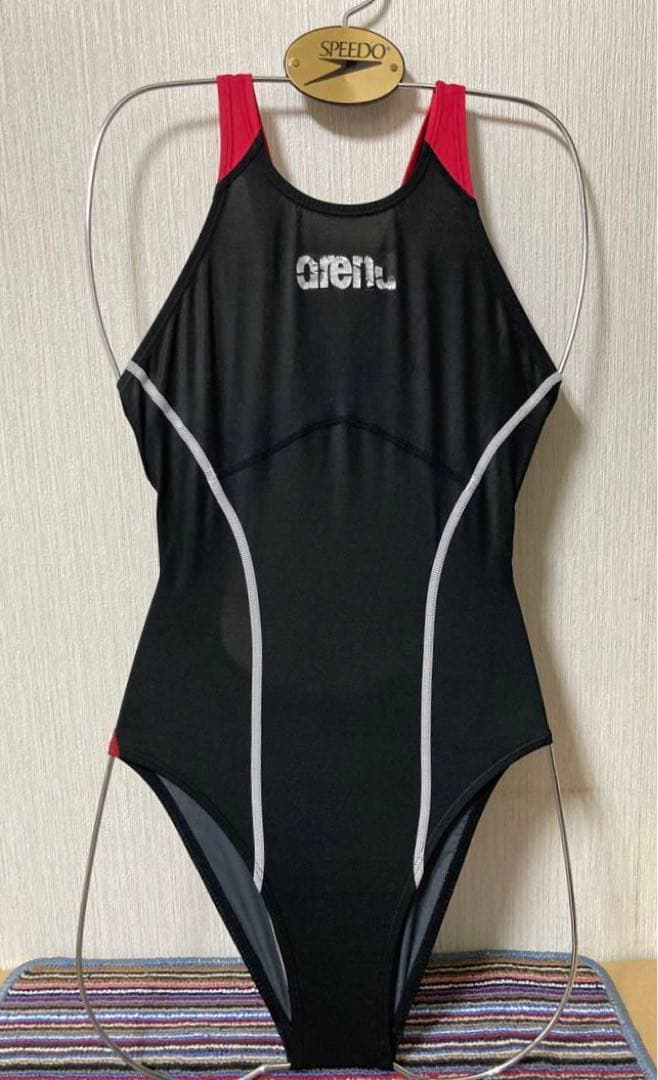 アリーナ　競泳水着