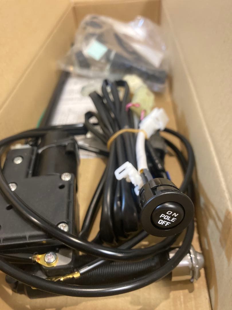 トヨタ純正　パッソ　電動フェンダーポール