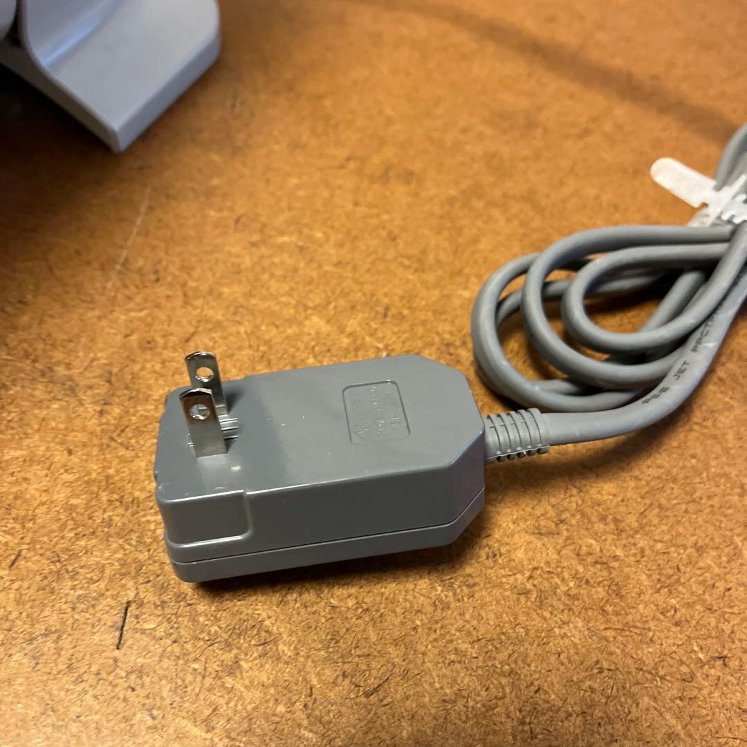 【美品】デロンギ　オイルヒーター　小型軽量モデル　RHJ01A0505-DW