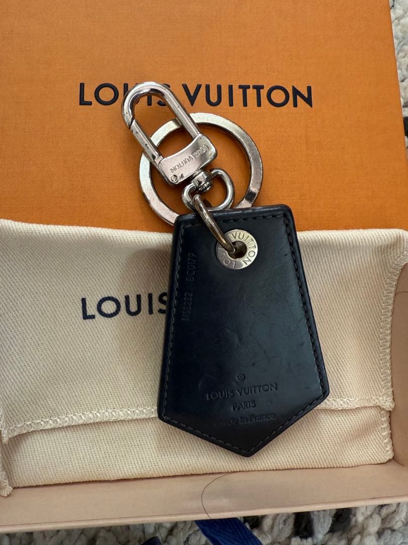 LOUIS VUITTON レザーキーホルダー アンシャッペ