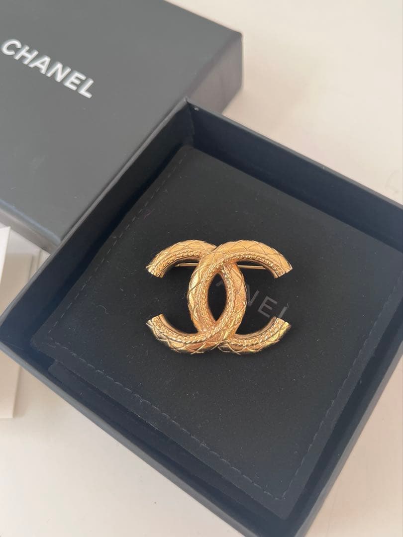 D*y様 CHANELシャネル ブローチ コスチュームジュエリー ゴールド