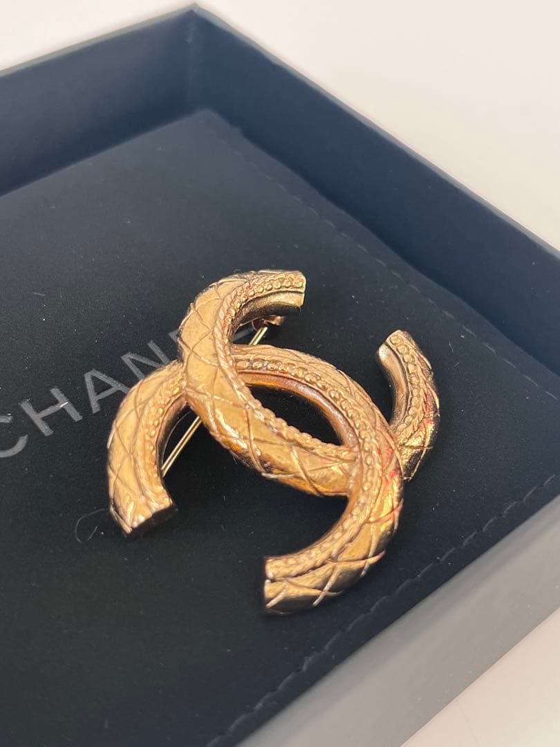 D*y様 CHANELシャネル ブローチ コスチュームジュエリー ゴールド
