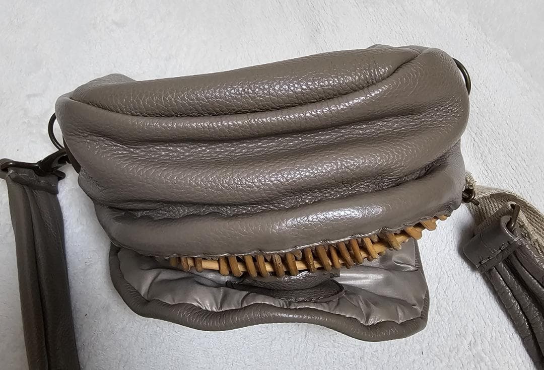 エバゴス／フニュ・シュリンク・ボディバッグＳ