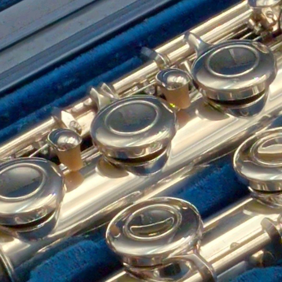 フルート　調整済　美品　ヤマハYFL211S（Eメカ.銀メッキ仕様）