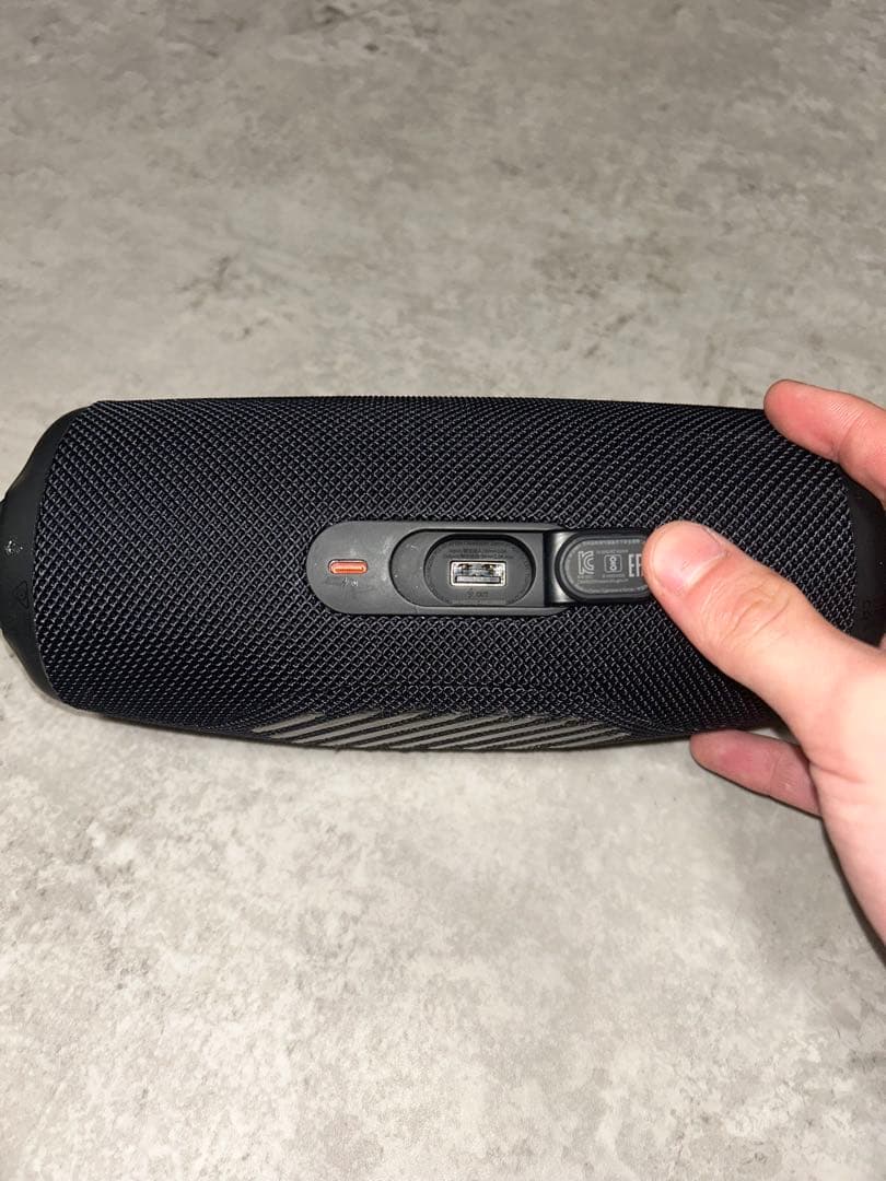 モバイルバッテリー機能付きポータブル防水スピーカーJBLCharge5 ブラック