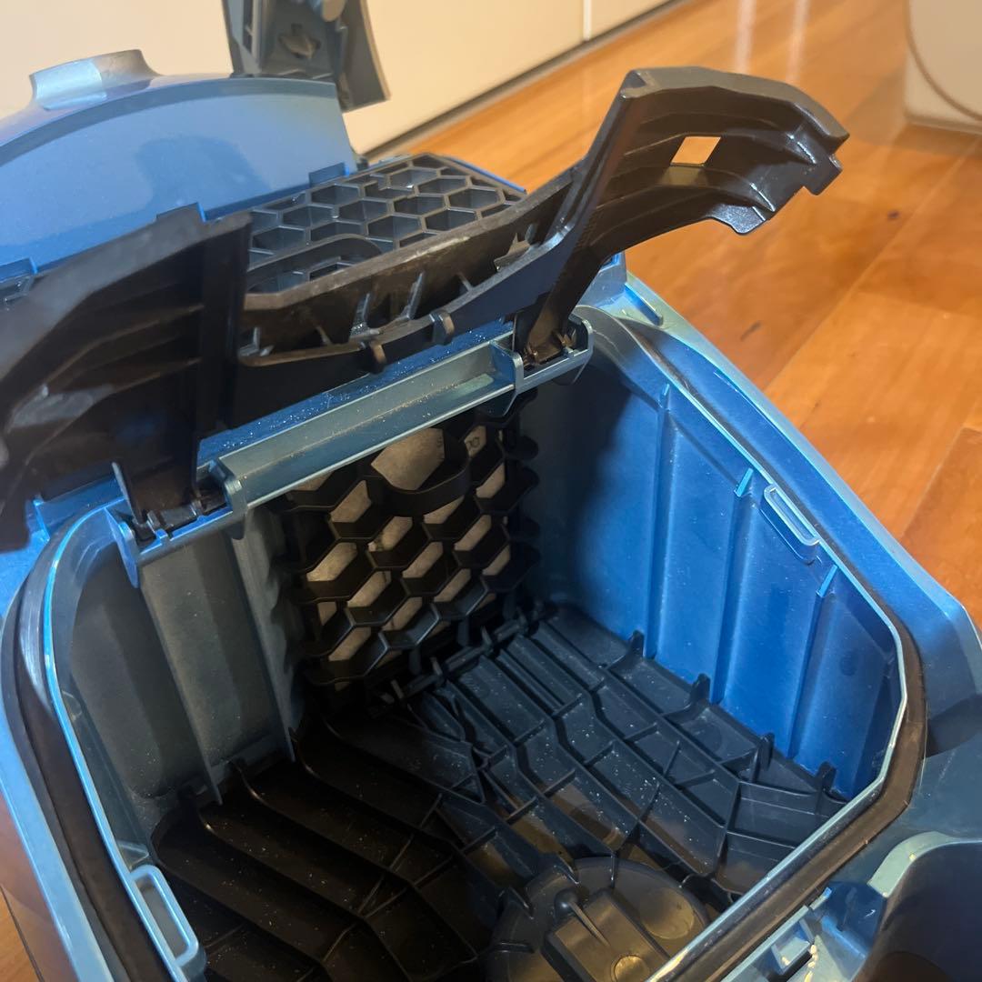 ミーレ　Miele ブルーラグーンキャニスター掃除機 HEPAフィルター搭載