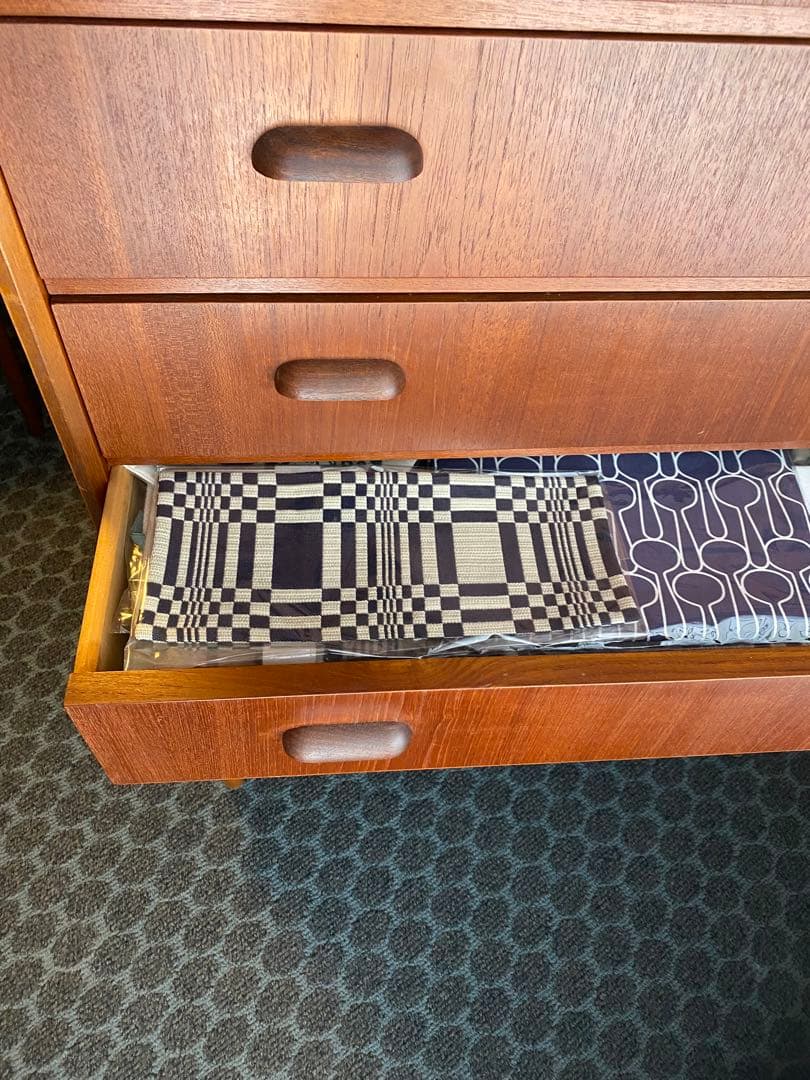 3月中旬まで　北欧ヴィンテージ　デンマーク製　チーク6段チェスト