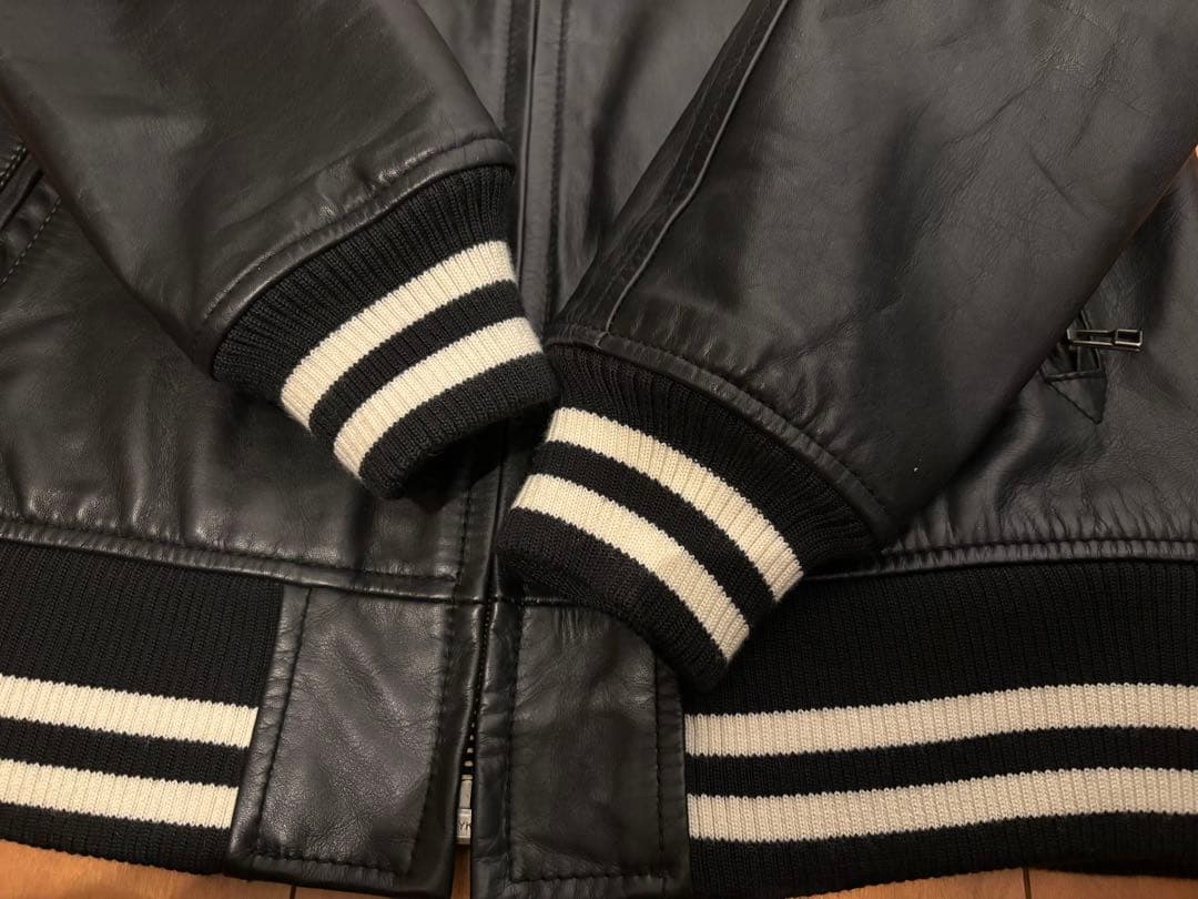 激レア Avirex レザー スタジャン M ブラック