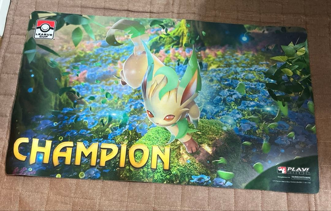 ポケモンカード　リーフィア プレイマット 海外　プレイマットケース付き