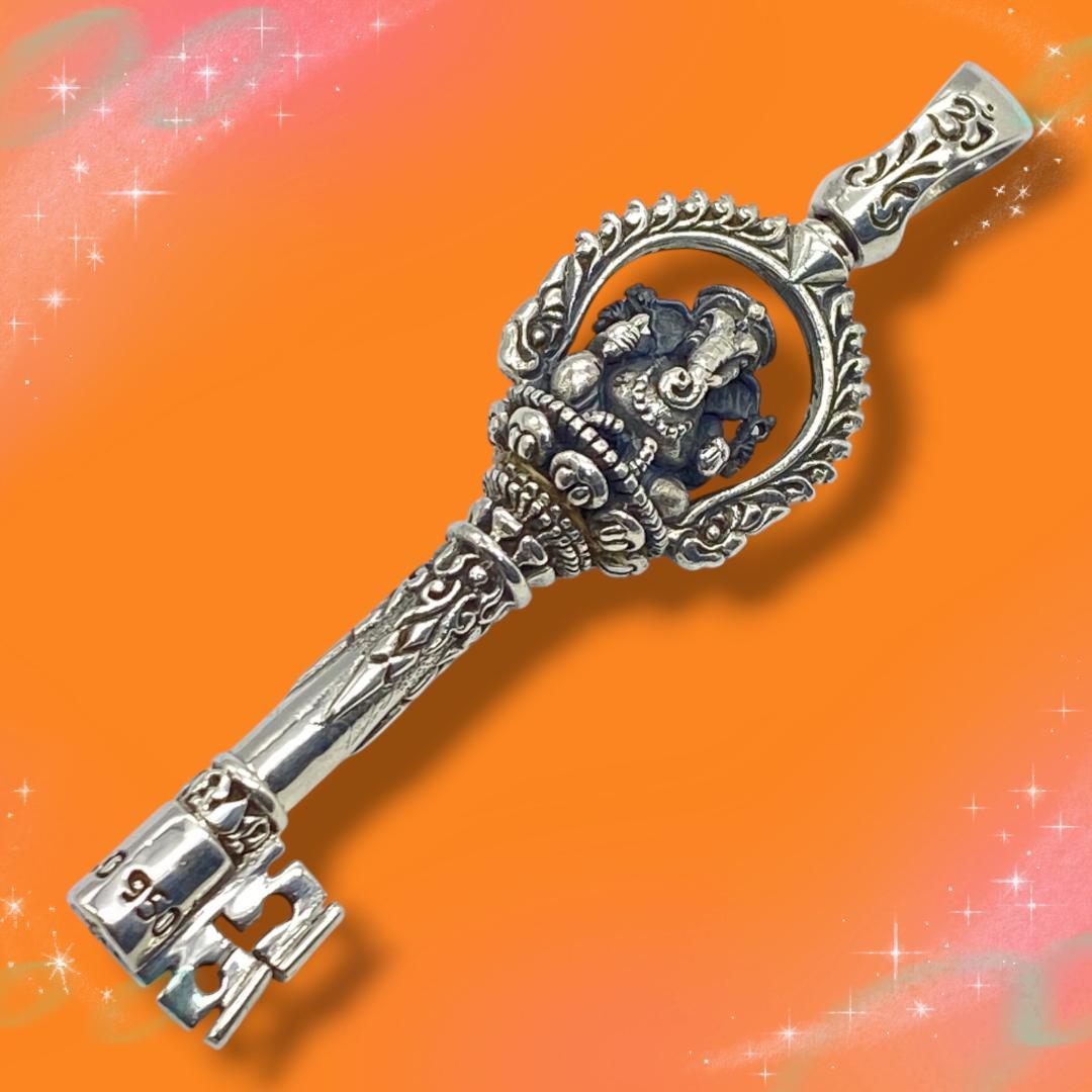 《美品》 ソカロ ガネーシャ キー (L) ペンダントトップ SV950