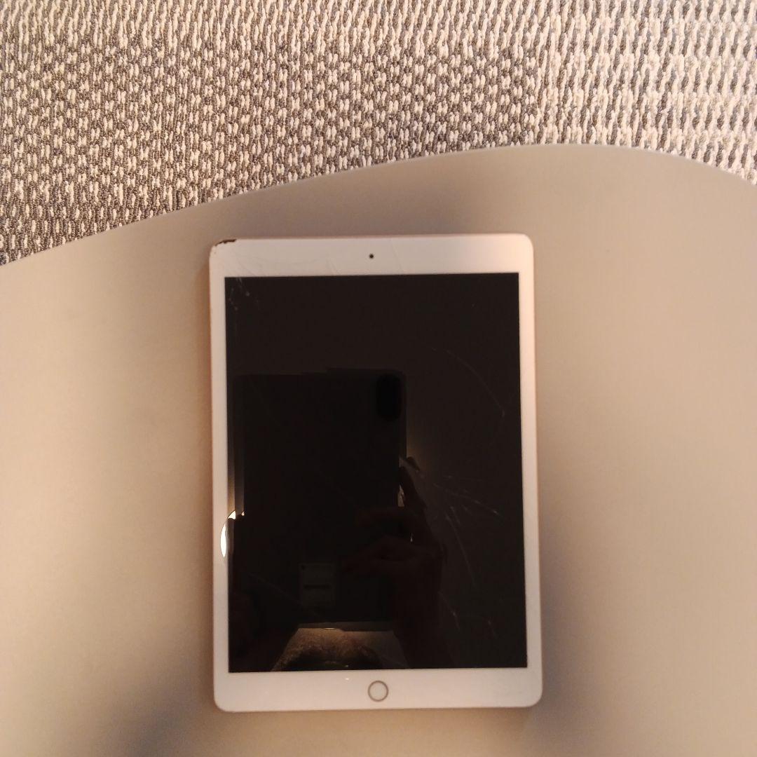 ひ*き様 iPad第8世代 画面ひび割れあり