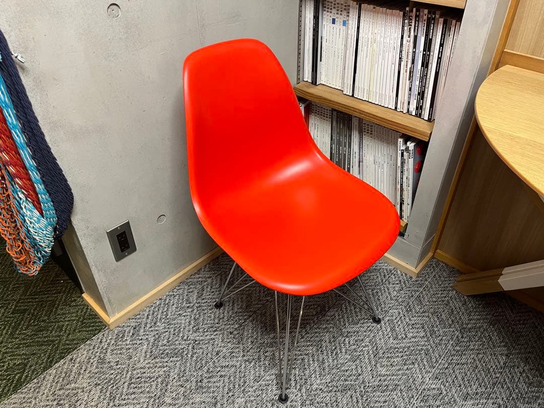 Vitra ヴィトラ　サイドシェルチェア 赤　エッフェルベース イームズ