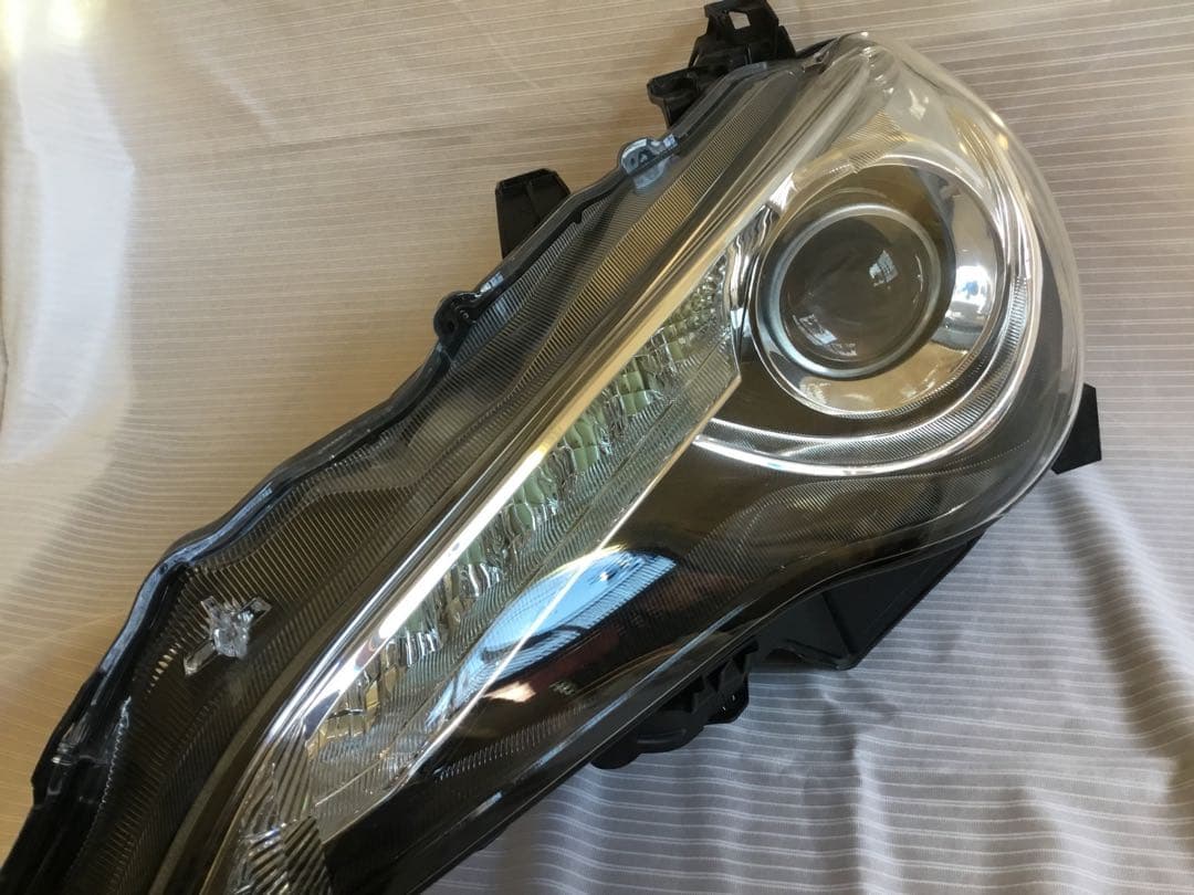 トヨタ　86　純正ヘッドライト左右SET　DBA-ZN6