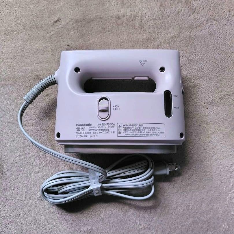 Panasonic　衣類スチーマー　アイロン　NI-FS60A-P　2024年製