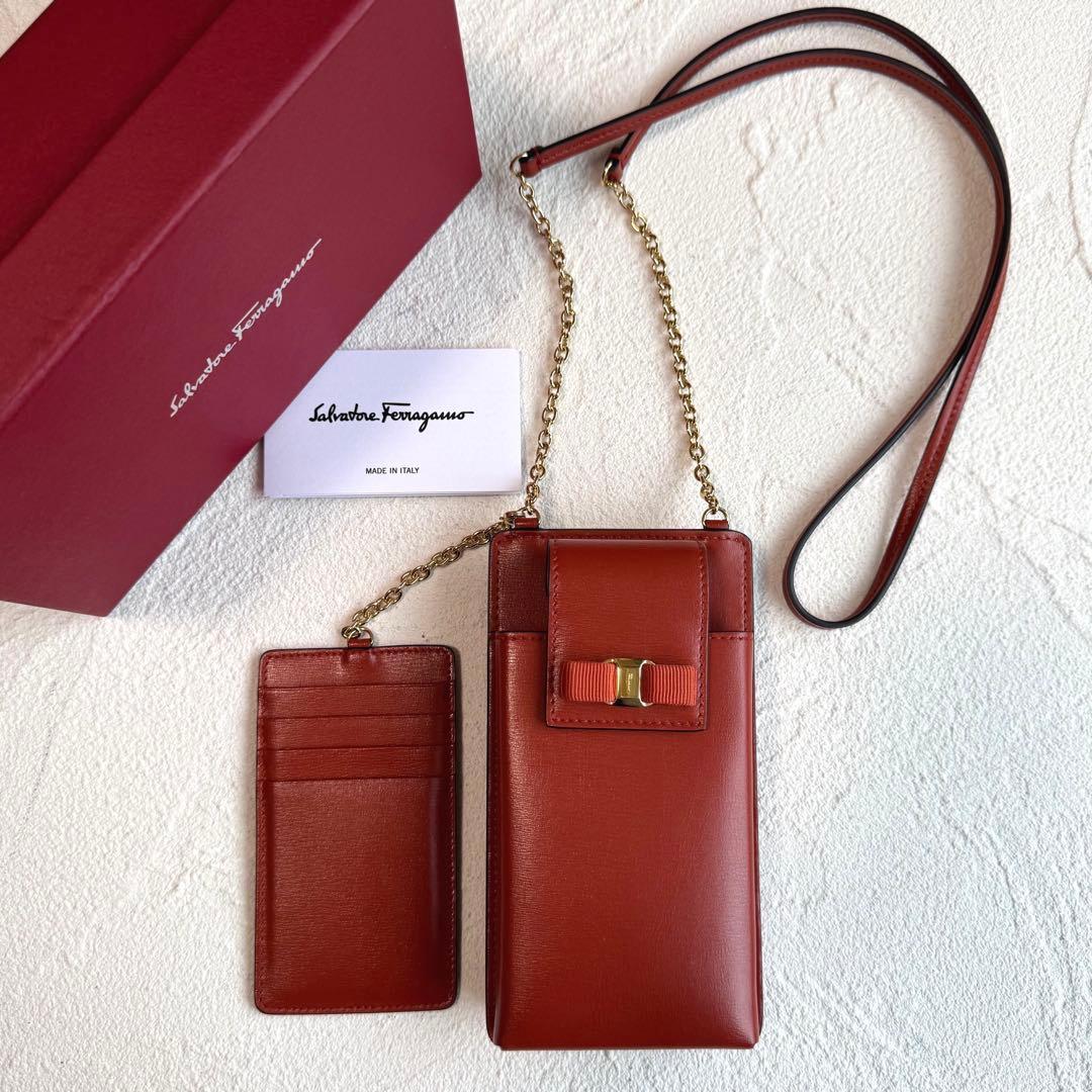 FERRAGAMO フェラガモ スマートフォンケース スマホショルダー 2way