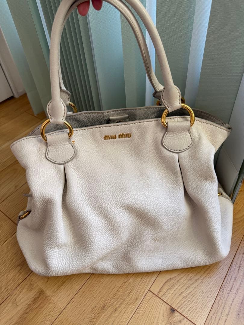 miu miu ホワイトレザー トートバッグ