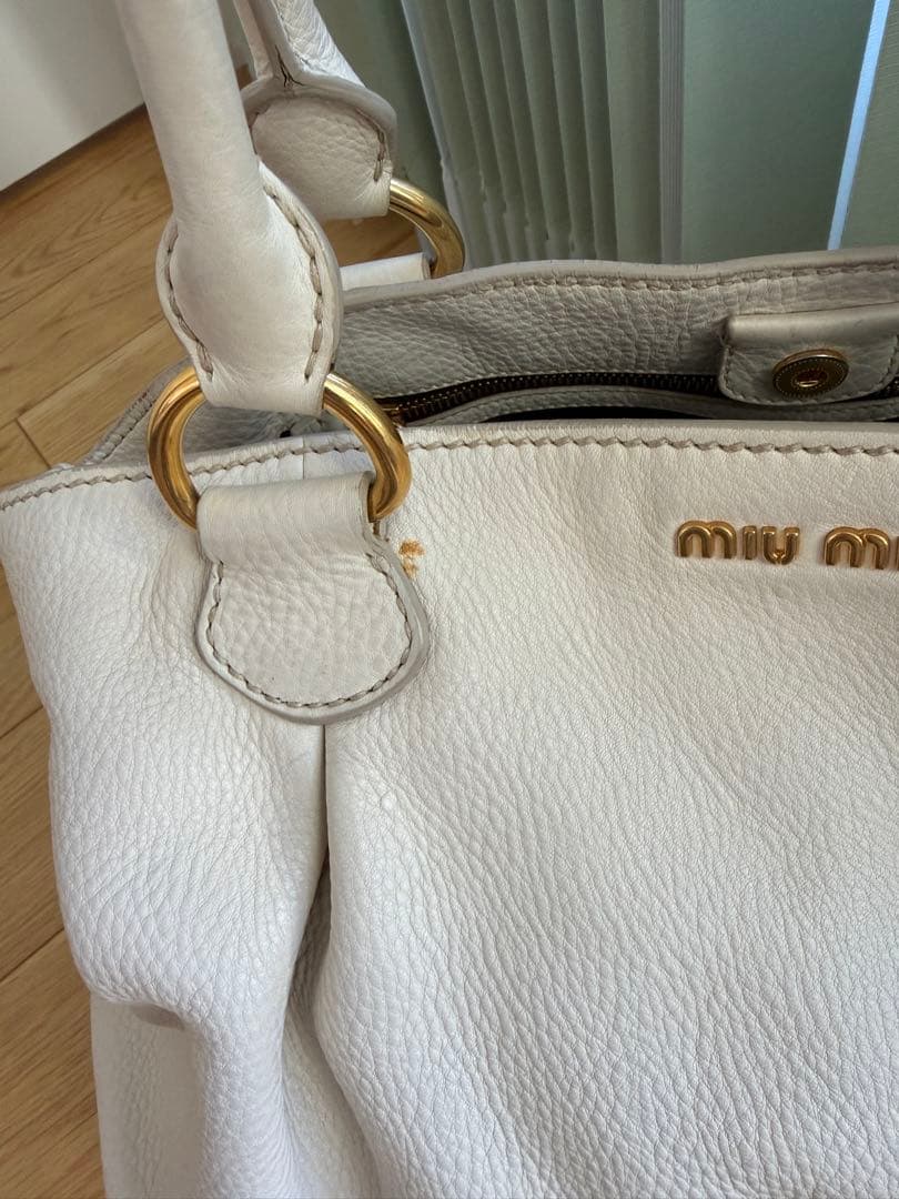 miu miu ホワイトレザー トートバッグ