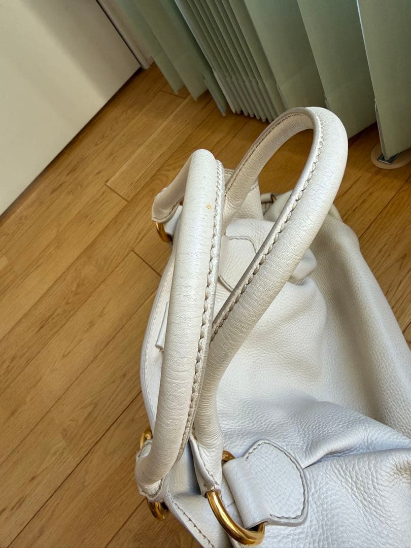 miu miu ホワイトレザー トートバッグ