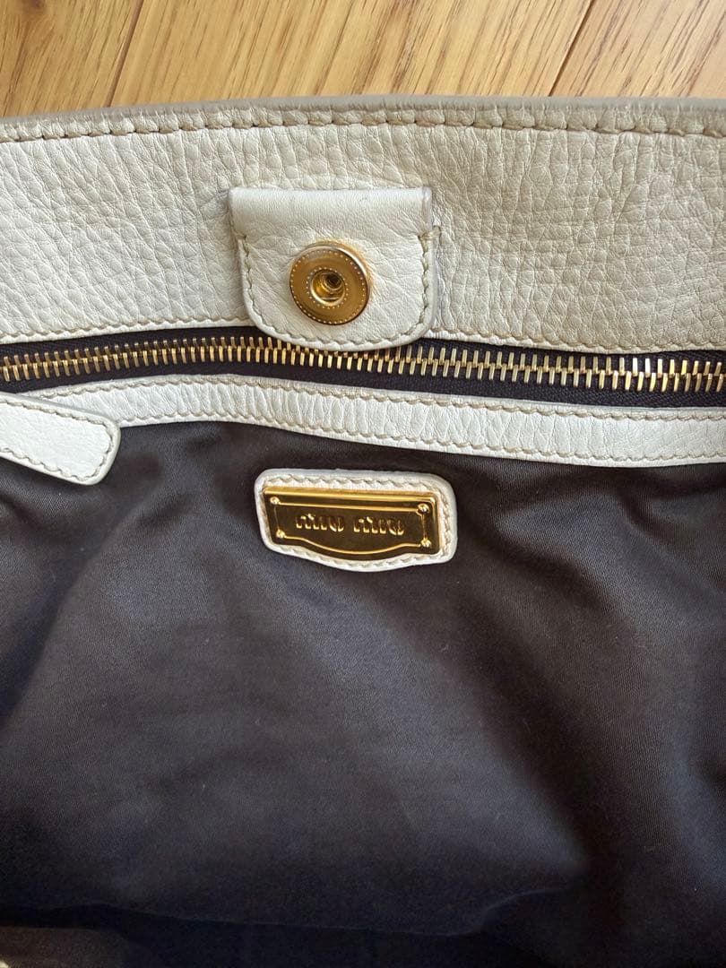 miu miu ホワイトレザー トートバッグ
