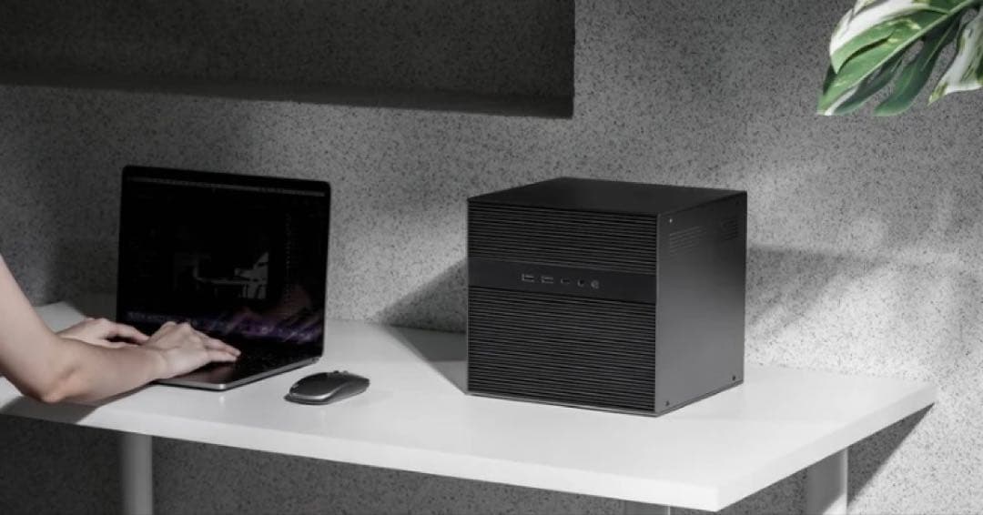 最大164TB！NAS ZimaCube Pro「1235U-64G」10コア