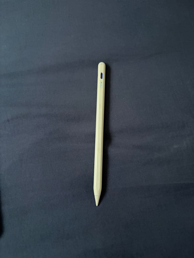 iPad 無印第9世代(64GB)本体とペンと充電ケーブル付き
