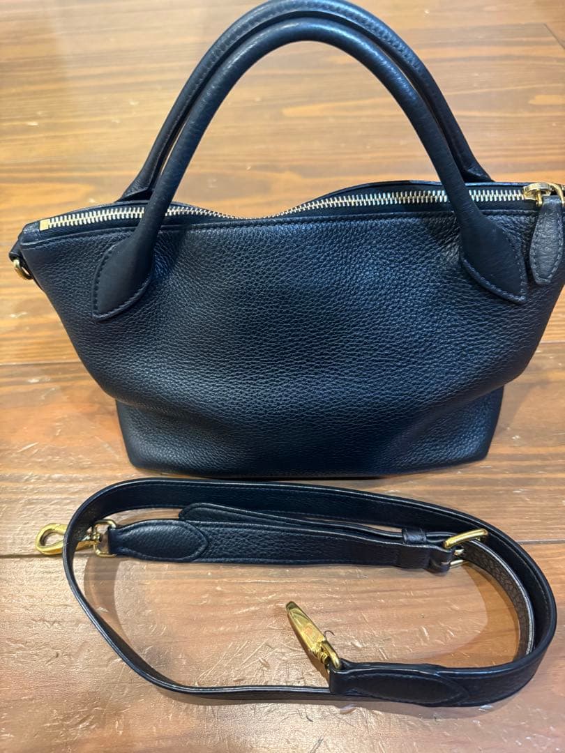 美品　PRADAバッグ