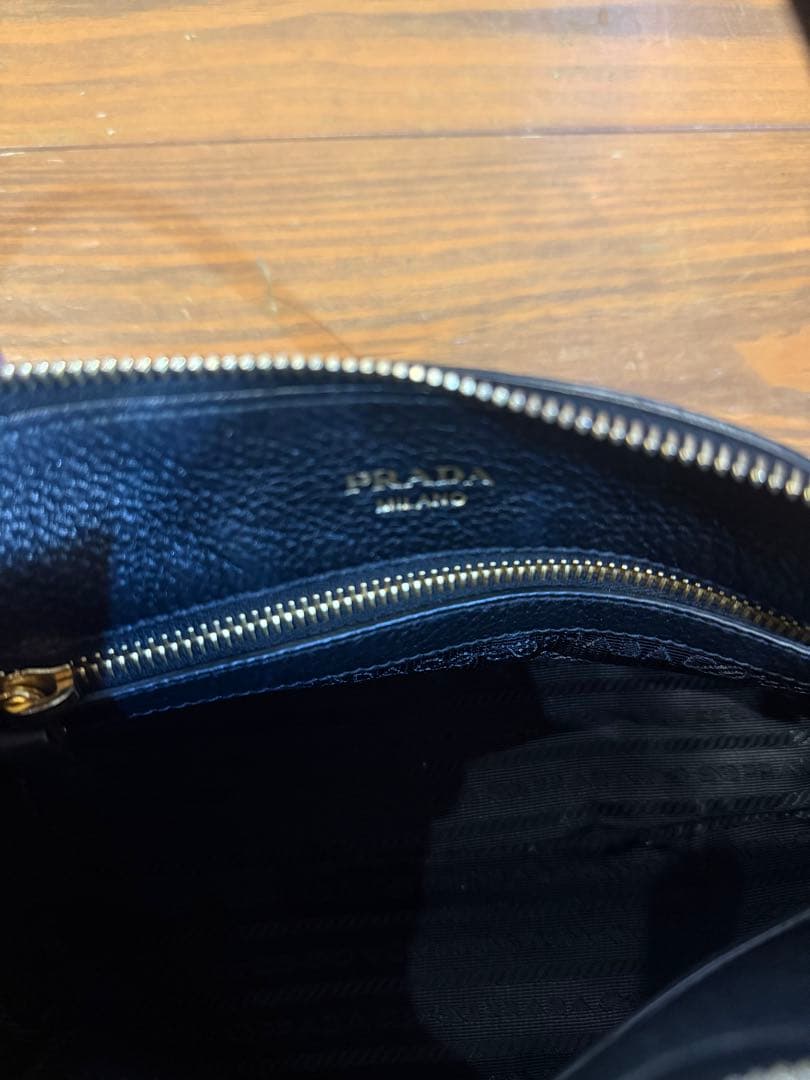 美品　PRADAバッグ