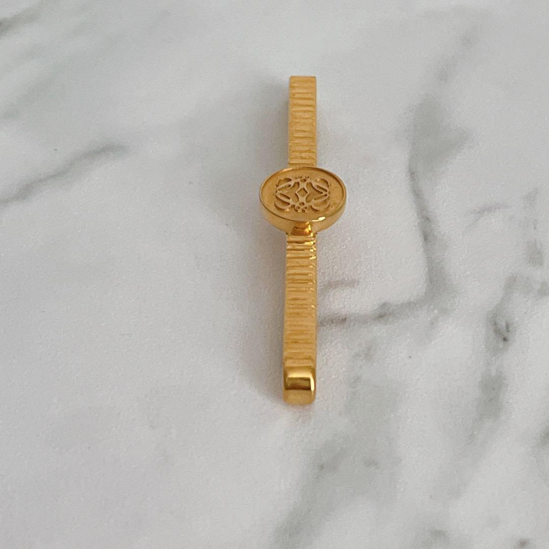 未使用級✨ロエベ アナグラム ネクタイピン スペイン製 センターサークル