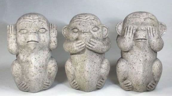 三猿の石像彫刻（見ざる、言わざる、聞かざる）