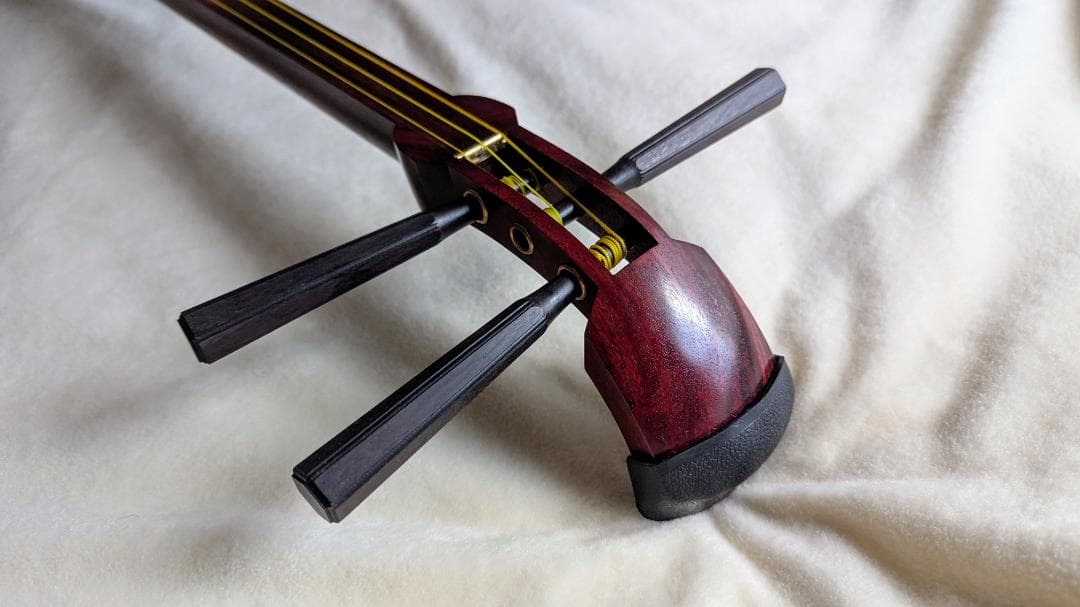 高品質の三味線と付属品