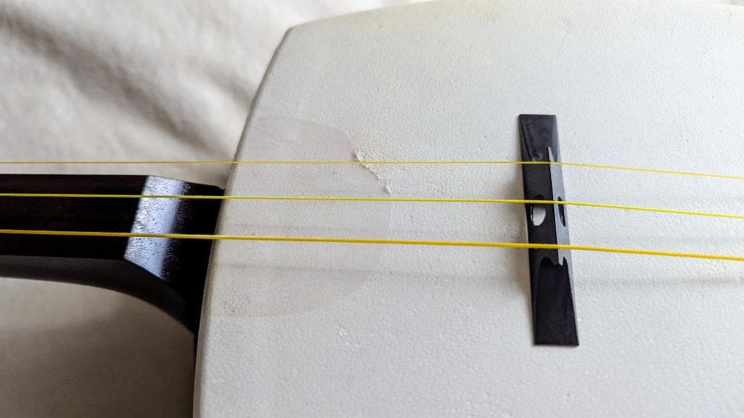 高品質の三味線と付属品