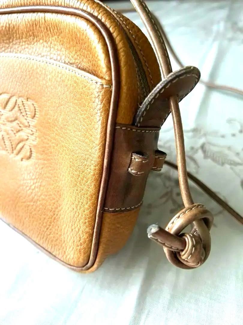 ロエベ　ショルダーバッグ　キャメル色