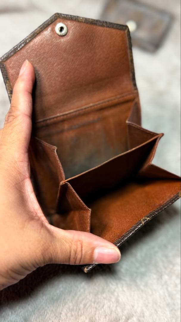 Louis Vuitton モノグラム キーホルダーと財布の2点セット。