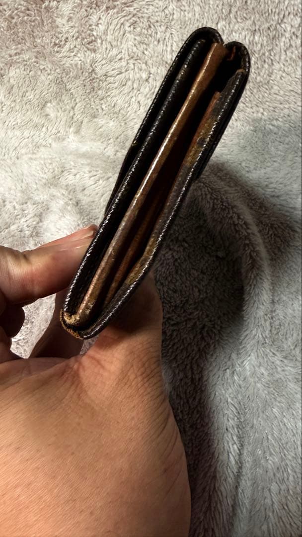 Louis Vuitton モノグラム キーホルダーと財布の2点セット。