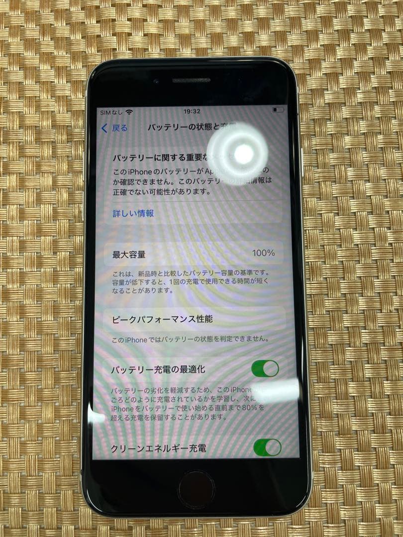 iPhone SE第3世代 64 GBスターライトSIMフリー【3396】