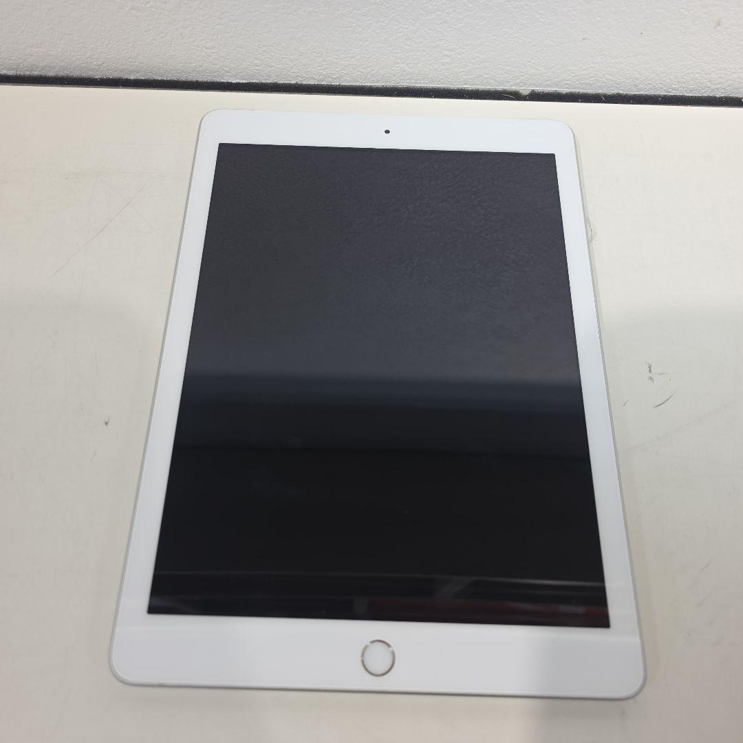 Apple iPad シルバー 本体6世代32GB 箱なし、本体のみ