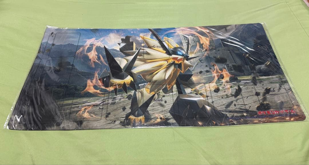 ポケモンカード　プレイマット　ソルガレオ