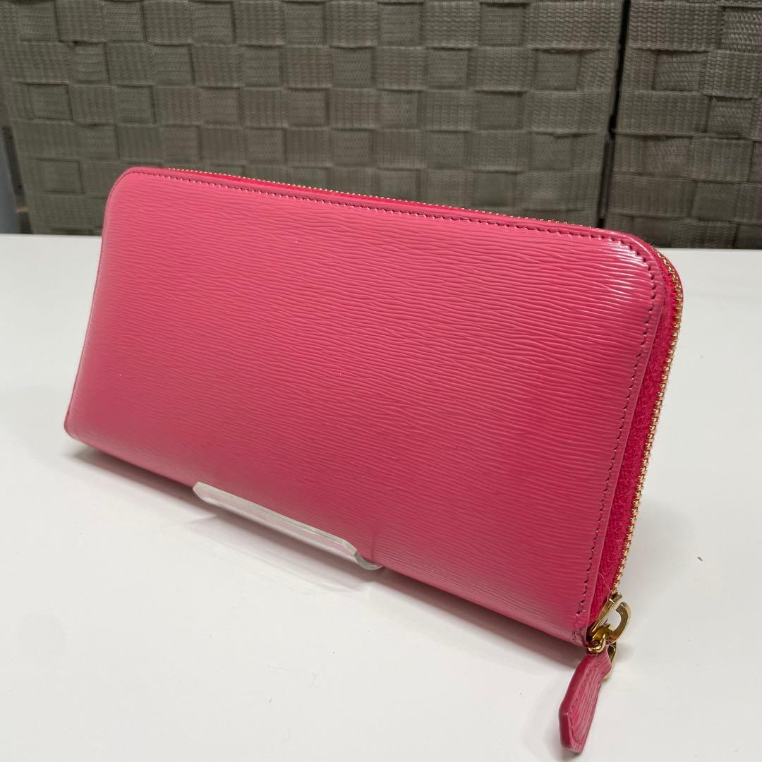ヴ*ン様 PRADA ピンク エピレザー 長財布