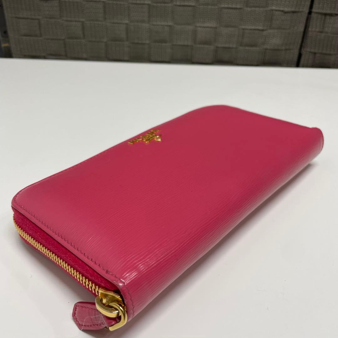 ヴ*ン様 PRADA ピンク エピレザー 長財布