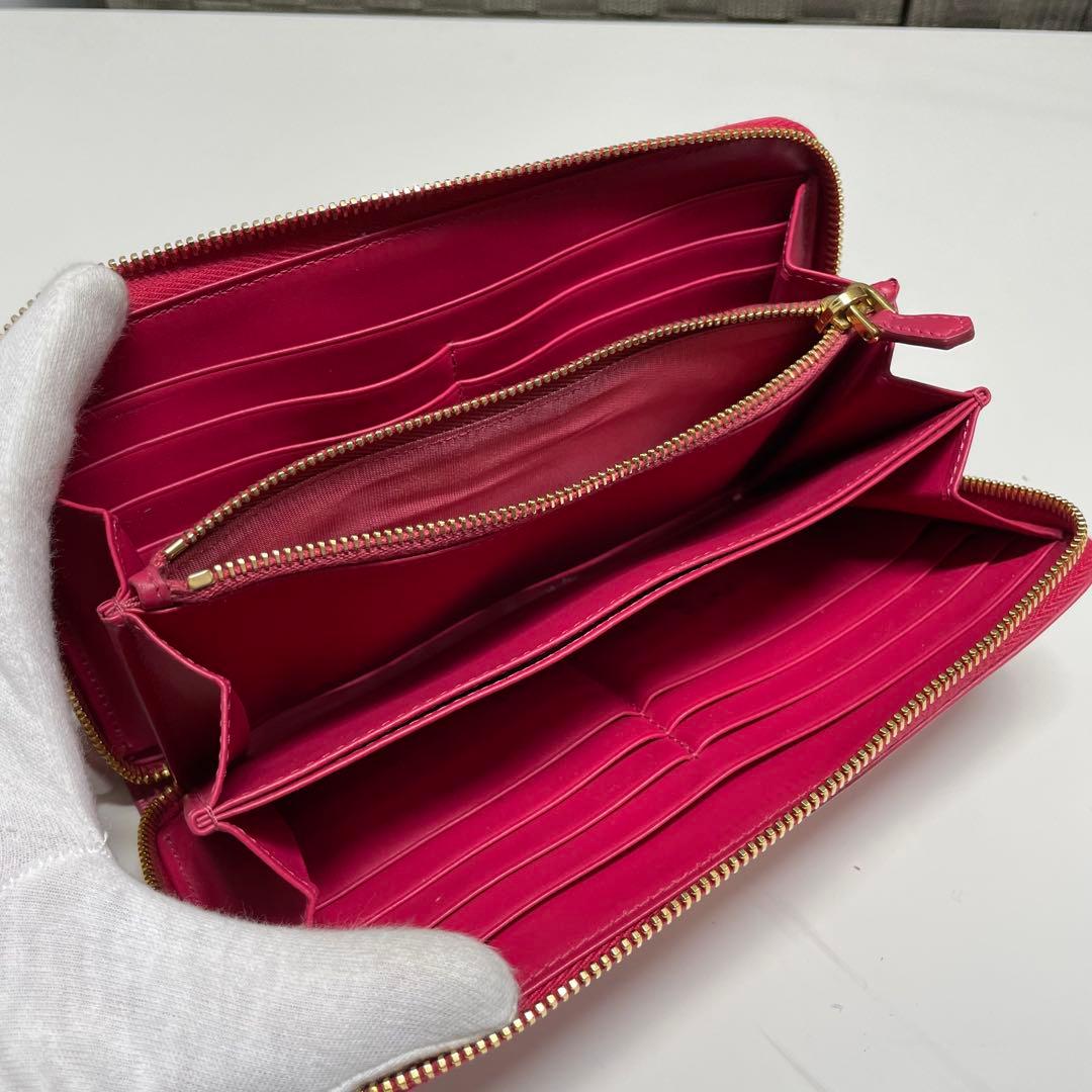 ヴ*ン様 PRADA ピンク エピレザー 長財布