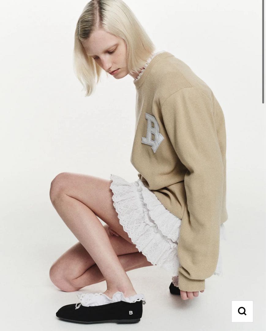 Bibiyフリル付き黒バレエシューズB. LACE BALLERINAS