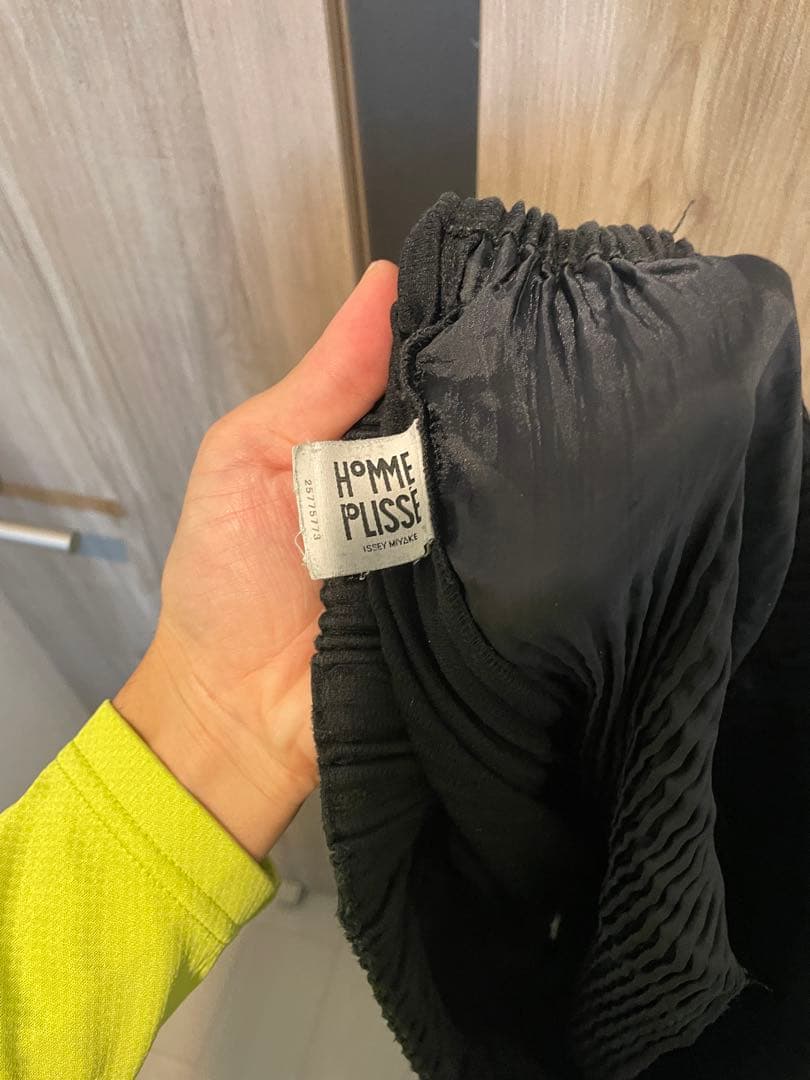 プリーツパンツ　黒　サイズ2 オムプリッセイッセイミヤケ　ベルトループ